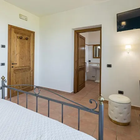 Tenuta Montiepoli 12&3, Emma Vila *