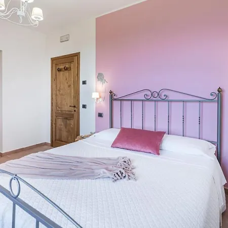 Vila Tenuta Montiepoli 12&3, Emma Valfabbrica